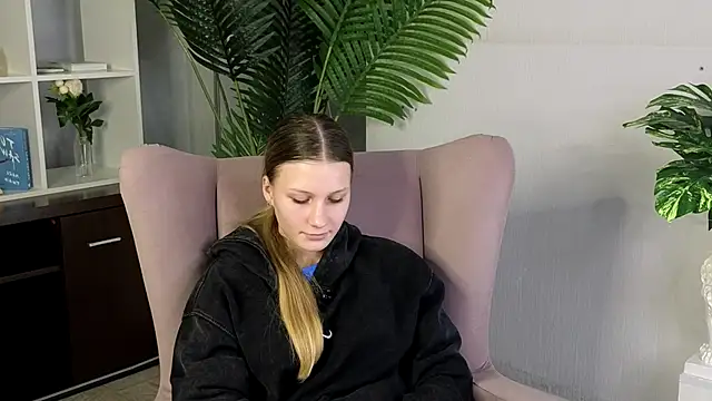 GlynisPernice's cam snapshot