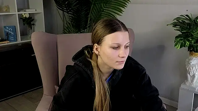 GlynisPernice's cam snapshot