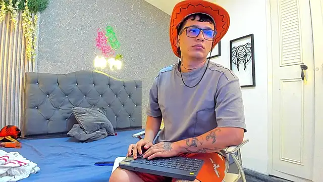 anddy024_'s cam snapshot