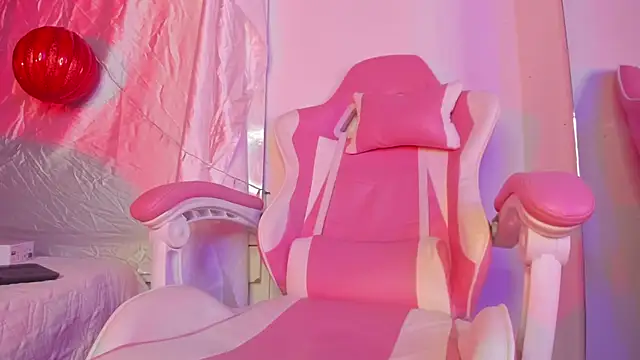 little-Emma's cam snapshot