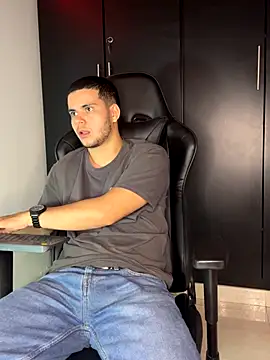 Liam_Mateo's cam snapshot