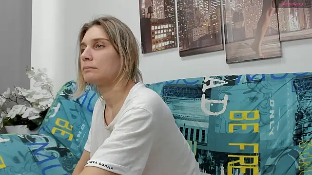 Tenderly_Sophie's cam snapshot