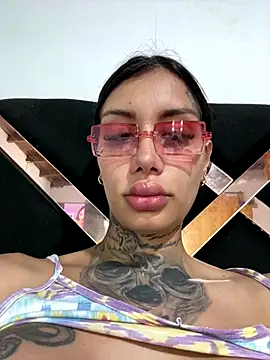 Zaratattoox live sex cam