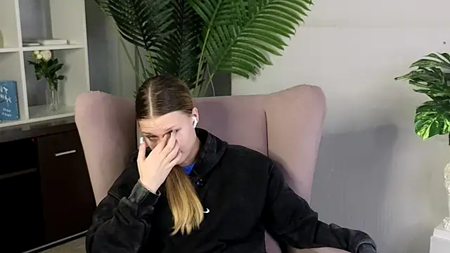 GlynisPernice live sex cam