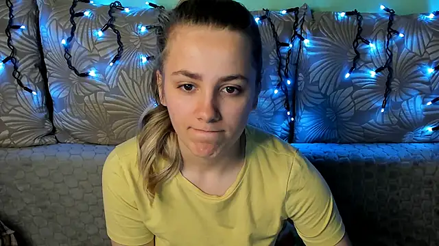 MaggieCake's cam snapshot