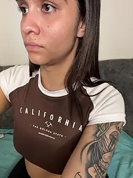 Isabella-Teen live sex cam