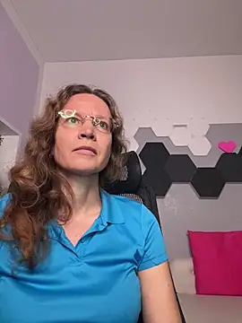 AnnikaRose live sex cam