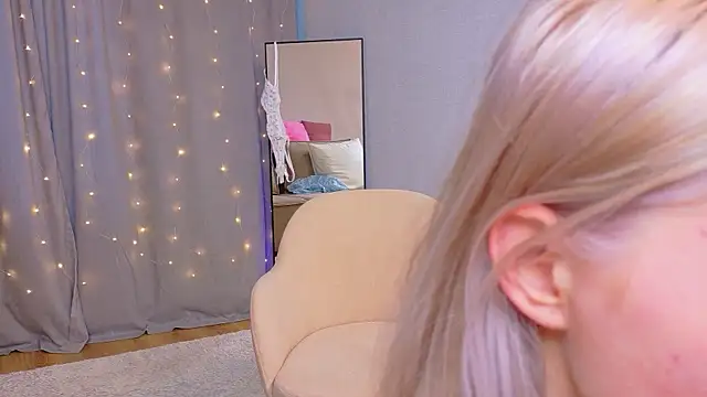 MidnightLily_'s cam snapshot