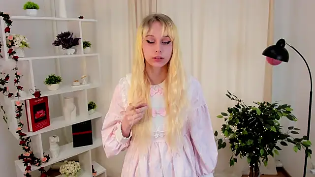 EliseTang's cam snapshot