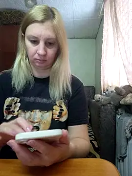 BustyBlond live sex cam