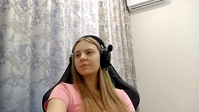 CrackShirker live sex cam