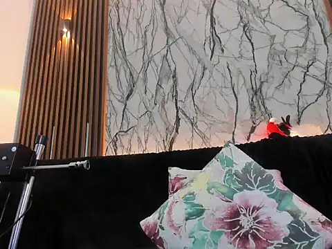 Pauline_Fox's cam snapshot