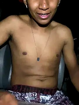 nvh18Aklzim live sex cam