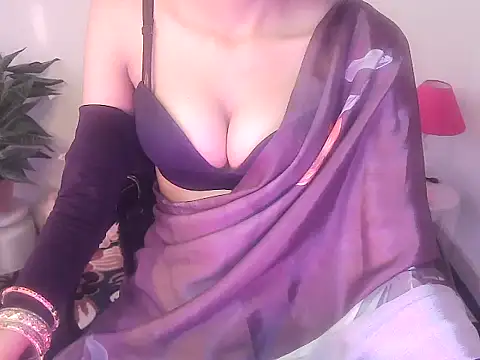 lo_e_shreya's cam snapshot