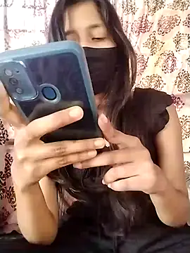 Surbhi-dixit's cam snapshot