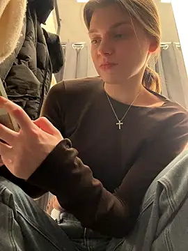 ValenciaShock live sex cam