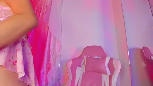 little-Emma's cam snapshot