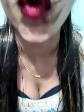 Yours-Zeenat's cam snapshot