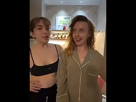 Nura_n_Sarah live sex cam