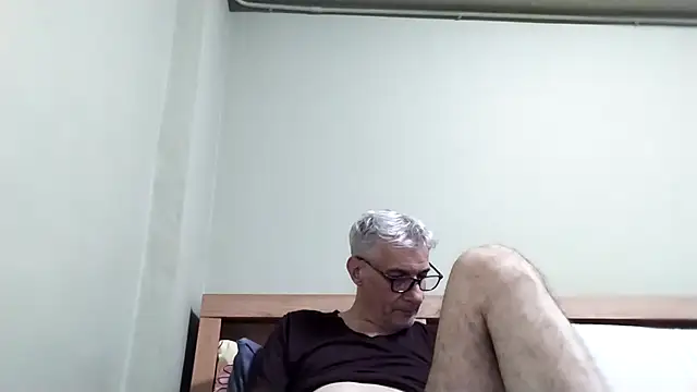 BIGUNCUTHARDCOCK live sex cam