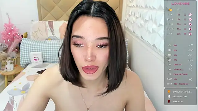 TsHeartXxx live sex cam