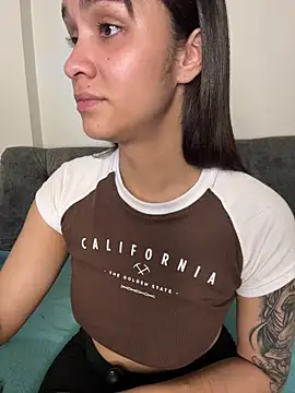 Isabella-Teen live sex cam