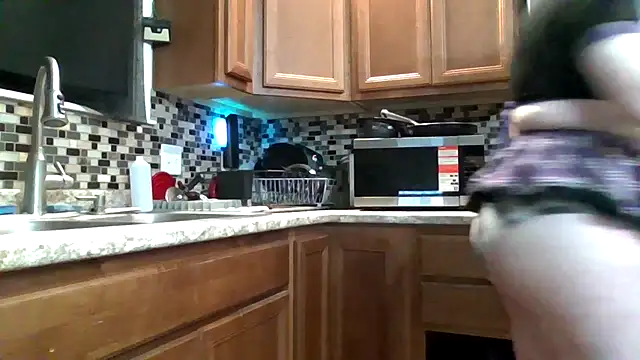 AverageRose's cam snapshot