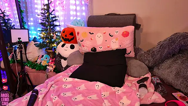 Angel-Lewd-Cake's cam snapshot