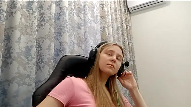 CrackShirker's cam snapshot