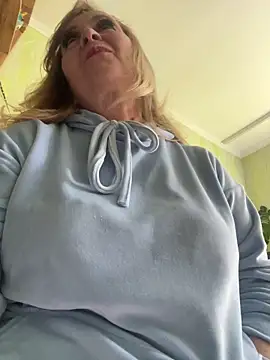 Irina2909@xh live sex cam