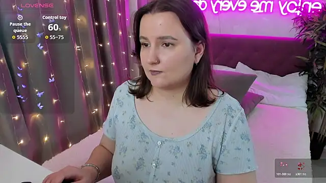 FeralPeach's cam snapshot