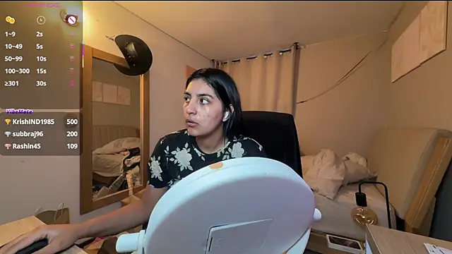 cloe_small's cam snapshot