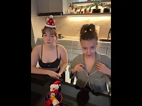 Nura_n_Sarah live sex cam