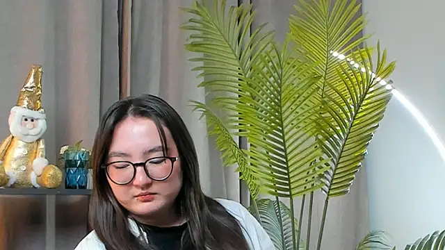 AdahChism's cam snapshot