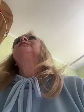 Irina2909@xh live sex cam