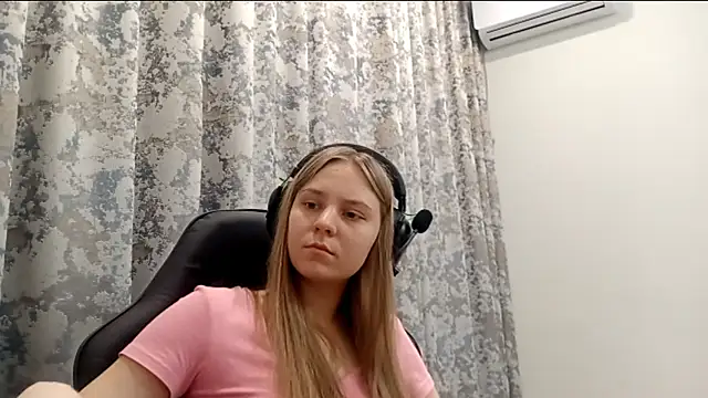 CrackShirker's cam snapshot