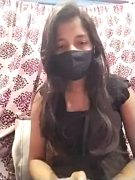 Surbhi-dixit's cam snapshot