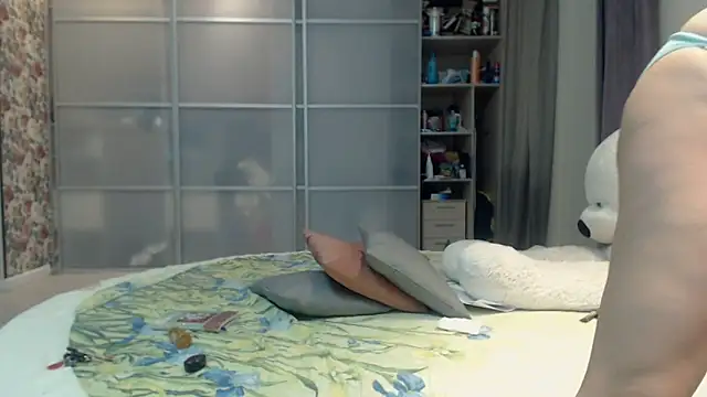 KyliePag's cam snapshot