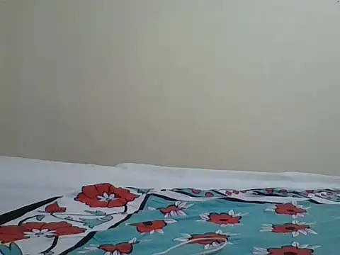 SimplyHer's cam snapshot