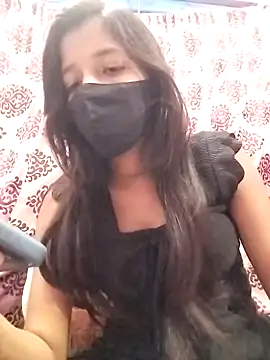 Surbhi-dixit's cam snapshot