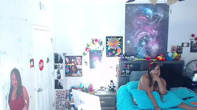 CosmicDream143 live sex cam