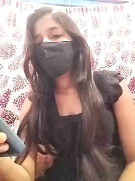 Surbhi-dixit's cam snapshot