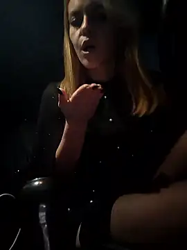 YOOUR_EVAA live sex cam