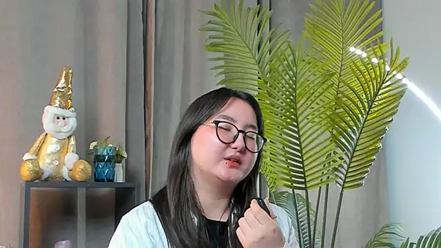 AdahChism's cam snapshot