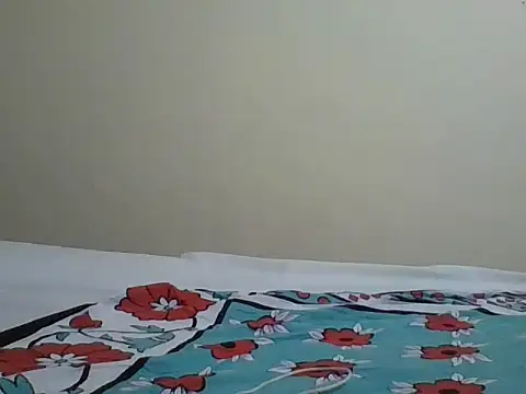 SimplyHer's cam snapshot