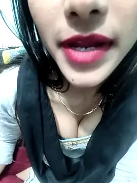 Yours-Zeenat's cam snapshot