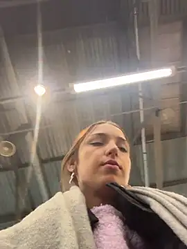 DollyTall's cam snapshot