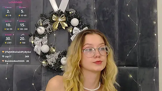 MaeLili's cam snapshot