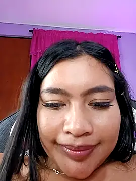 LunaaRosse live sex cam