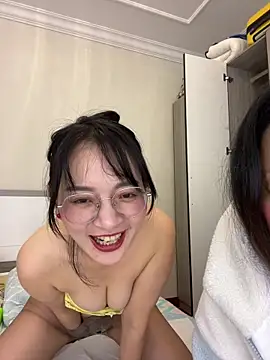 Mia-t's cam snapshot